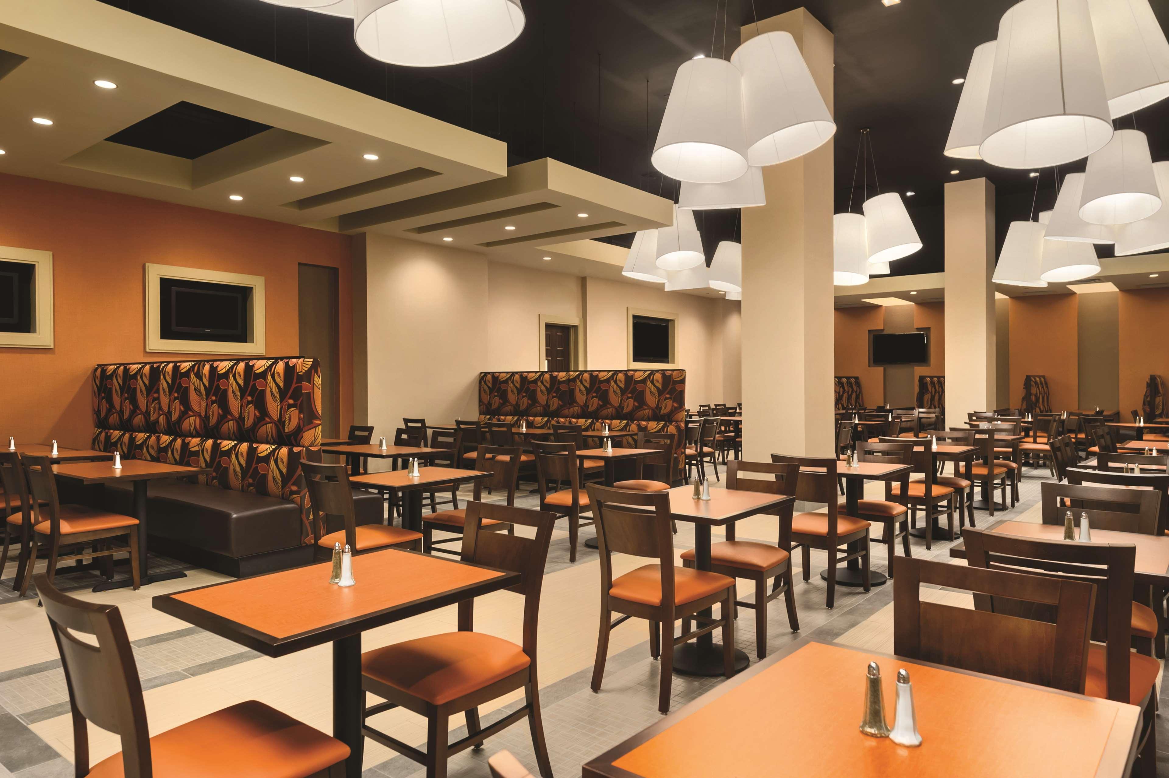Embassy Suites By Hilton Orlando Lake Buena Vista South Kissimmee Restaurant photo